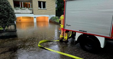 Starkregen sorgt für Dauereinsatz für Feuerwehr Grevenbroich – 100 Kräfte arbeiten rund 45 Schadensstellen ab
